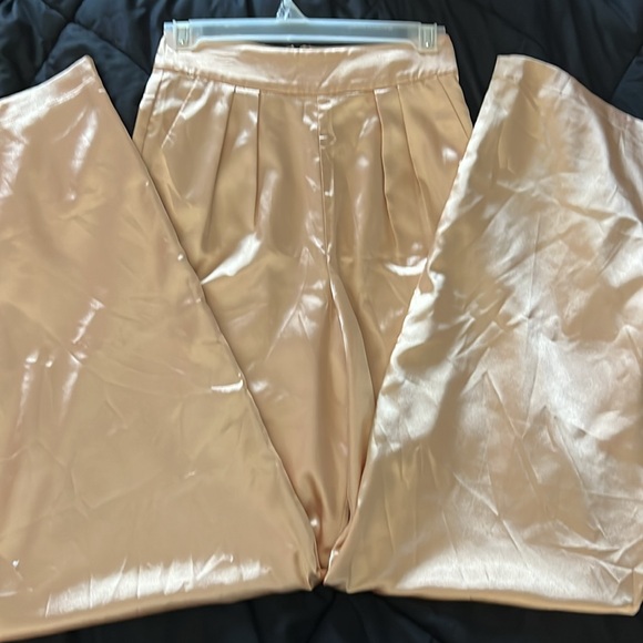 NWT Gold, silky wide leg pants. House of Harlow Revolve XS 20%Bundle Discount - Picture 5 of 6